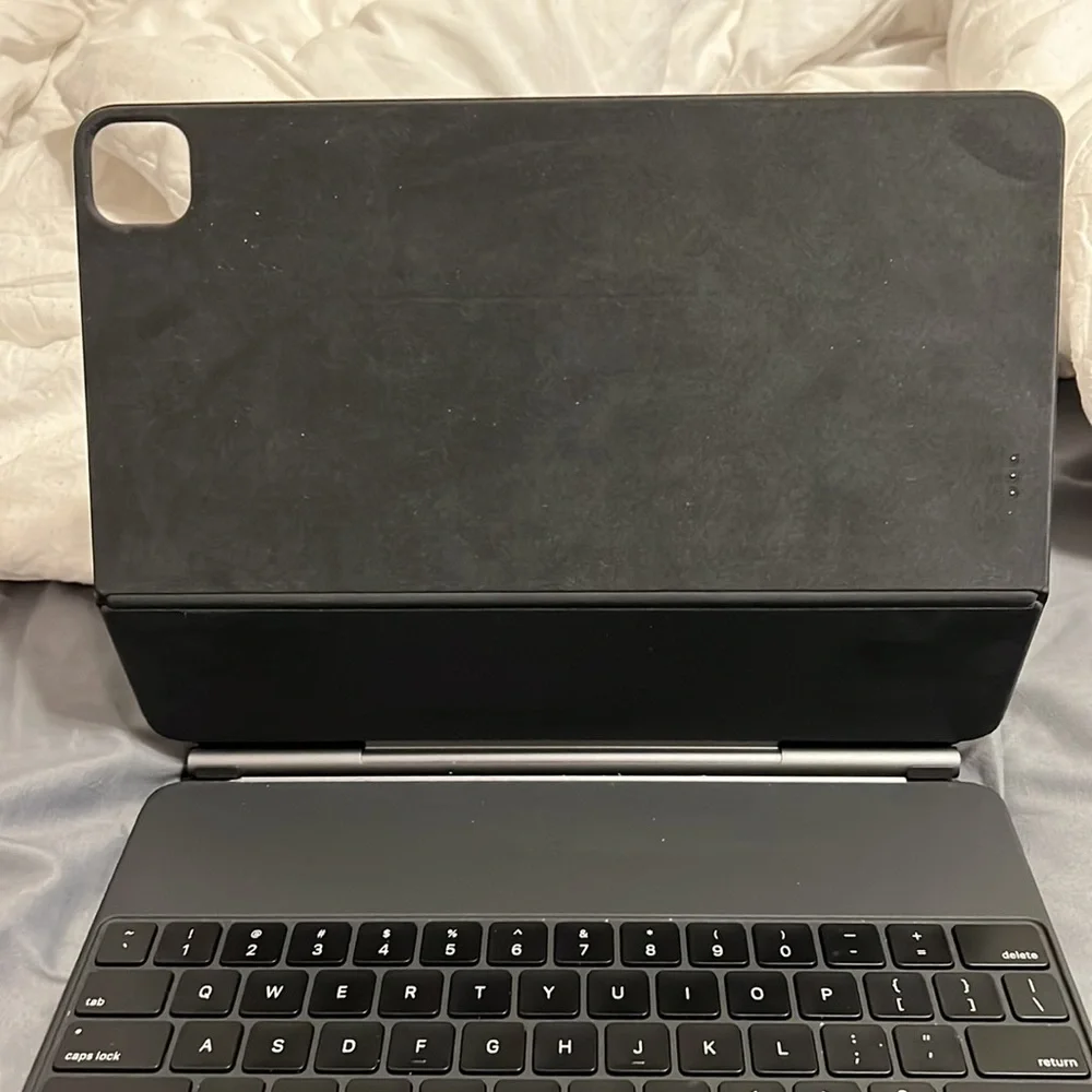 apple magic keyboard - compatible with ipad pro 12.9”